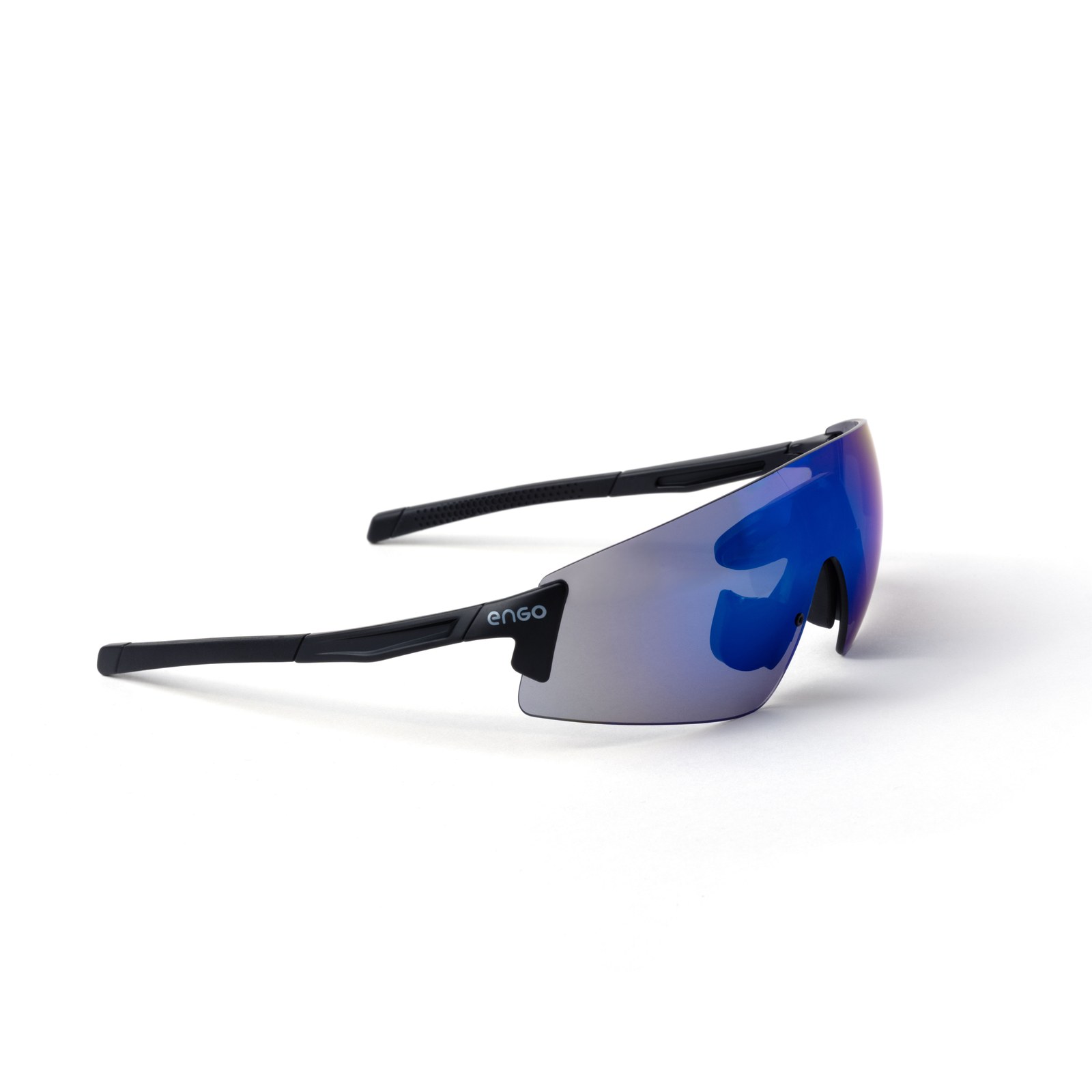ENGO 3 sports glasses in the black Deep colorway, three-quarter studio view