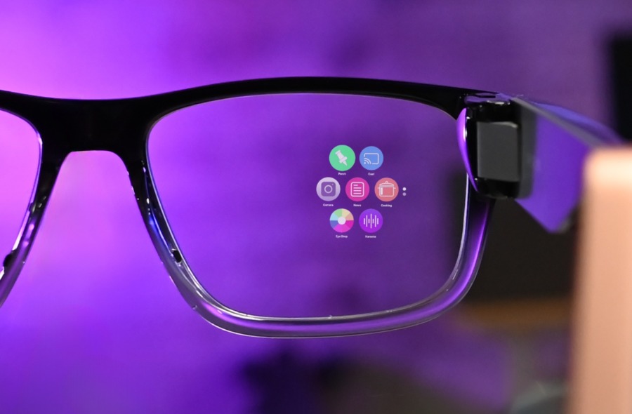A through-the-lens view of the Raven Prism full color display showing a circular app launcher floating in the right eye